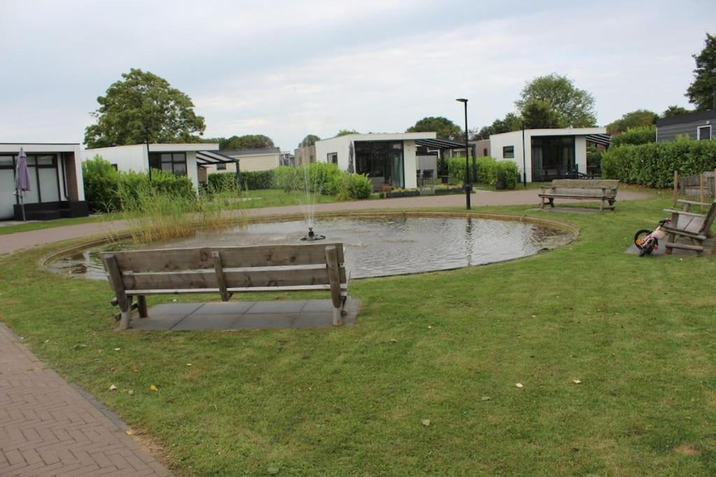 Vakantiehuis Met Vijverzicht Lathum 外观 照片