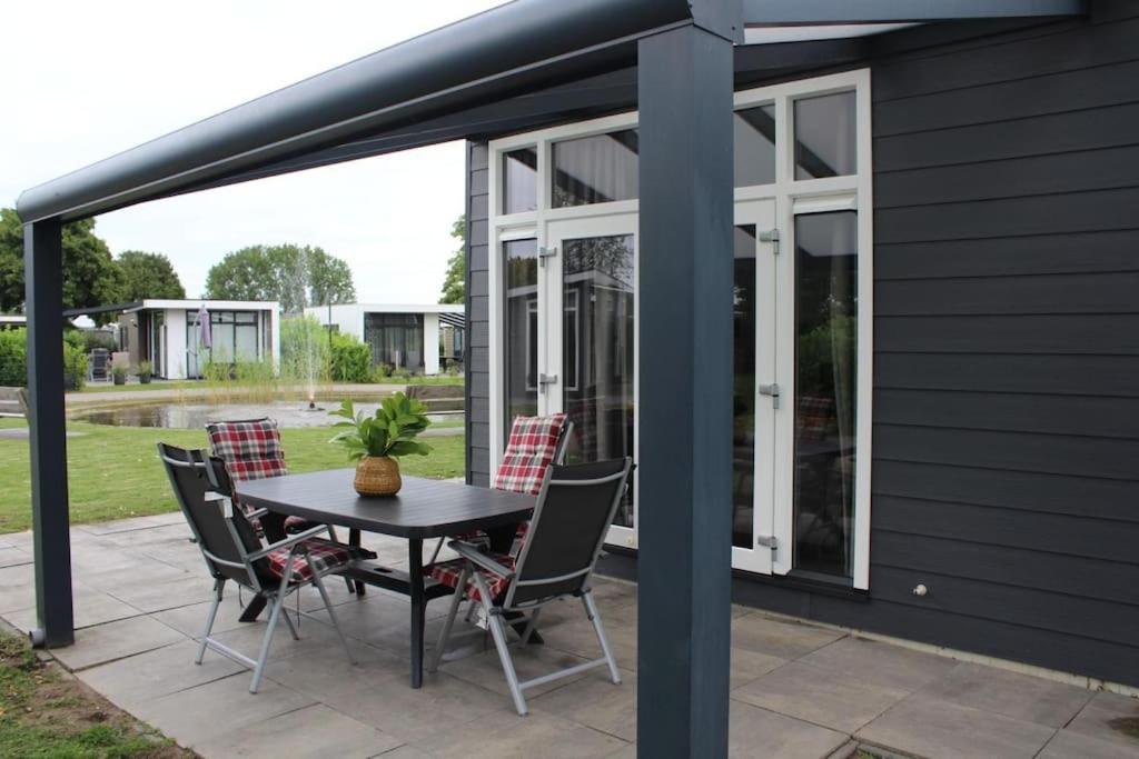 Vakantiehuis Met Vijverzicht Lathum 外观 照片